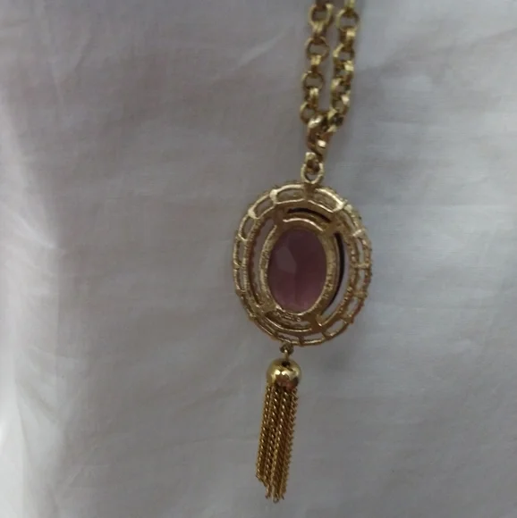 1972 Vintage Avon Faux Amethyst Gemstone Gold Tone Pendant Necklace 30" Chain - Picture 3 of 8